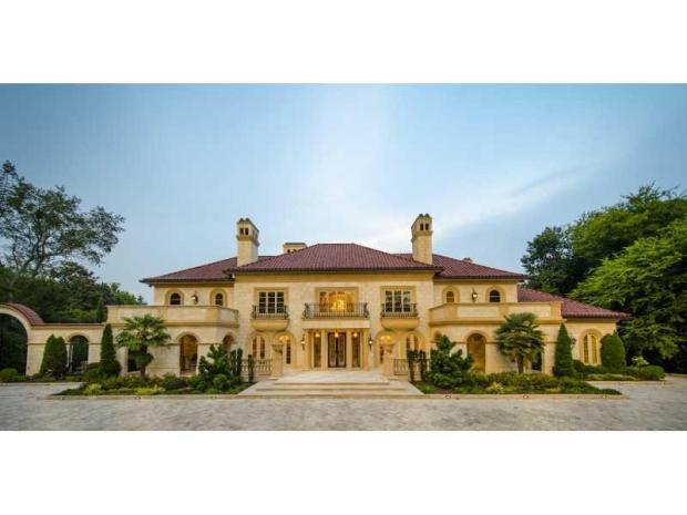 An Atlanta icon, 490 West Paces Ferry is in the heart of Buckhead and is ultra-glamorous.  Offered at $19,900,000, Listed by Atlanta Fine Homes Sotheby's International Realty.  Click on the image for additional information and more photos. 