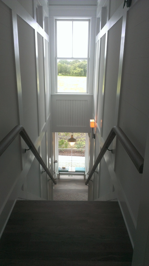 I love the symmetry on these stairs! Marvelous!