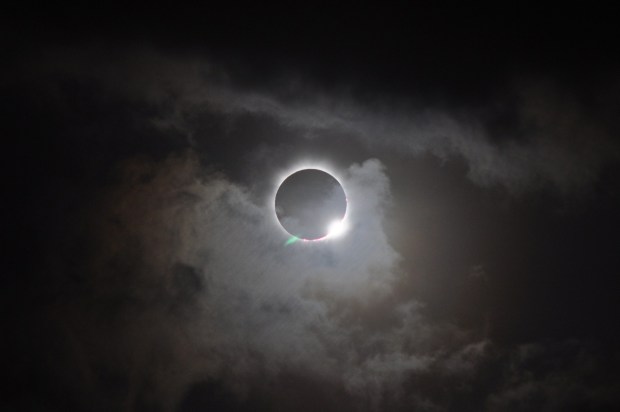 cropped-706834main_20121113-solareclipse_full-1
